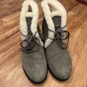 UGG Gray Suede Ankle Boots with Cream Fur Lining
